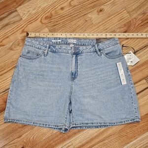 High Rise Midi Shorts, Light Wash Blue, Size 18, NWT